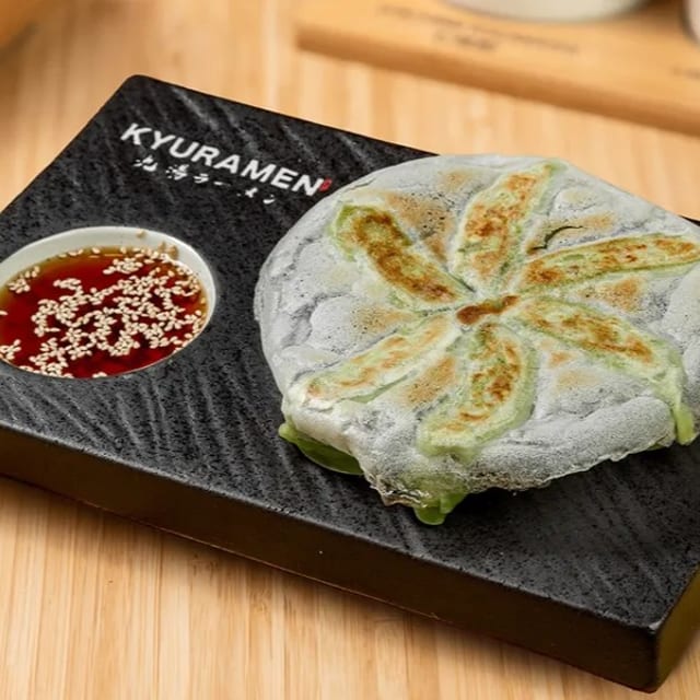 Pan Fried Vegetable Dumplings (素煎饺).